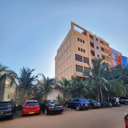 Hotel Les Fleurettes Ouagadougou Exteriör bild