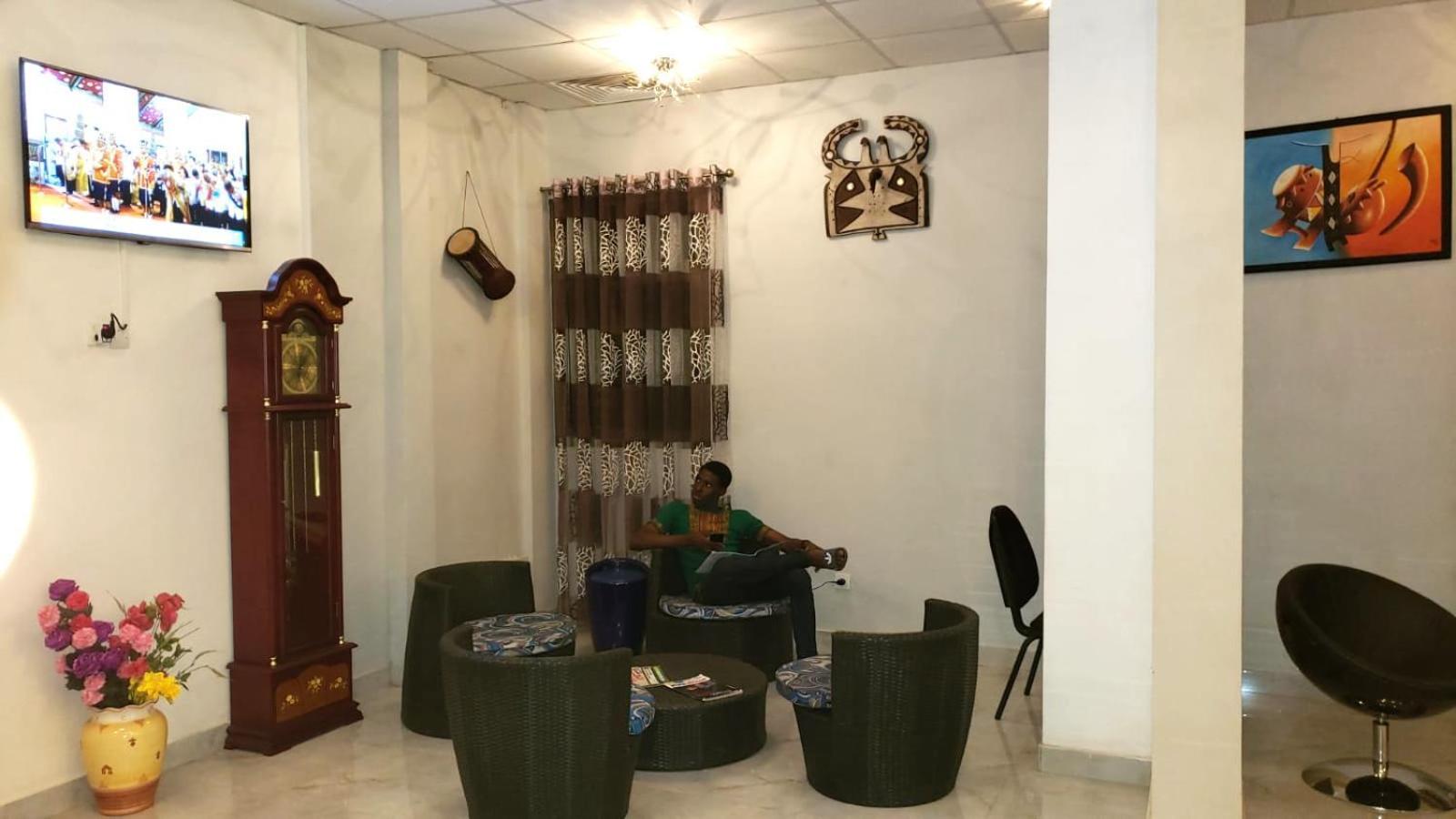 Hotel Les Fleurettes Ouagadougou Exteriör bild