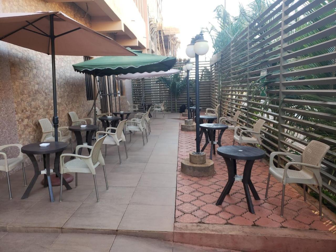 Hotel Les Fleurettes Ouagadougou Exteriör bild